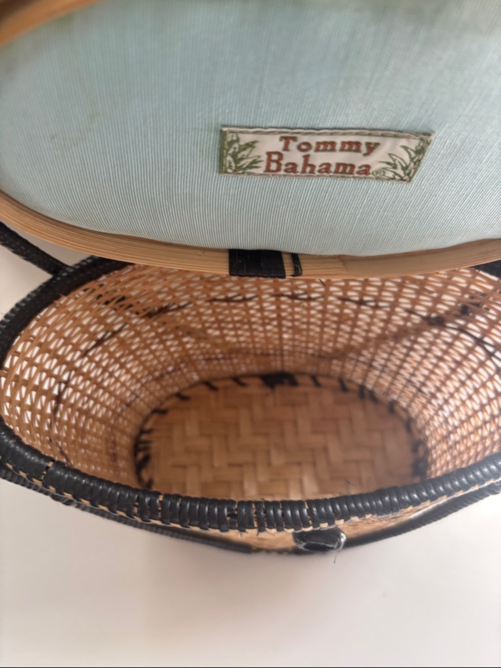 Hand woven Tommy Bahama basket bag. - Picture 7 of 7